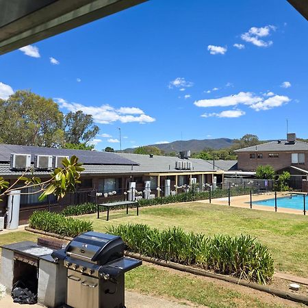 Tumut Valley Motel Pet Friendly Εξωτερικό φωτογραφία