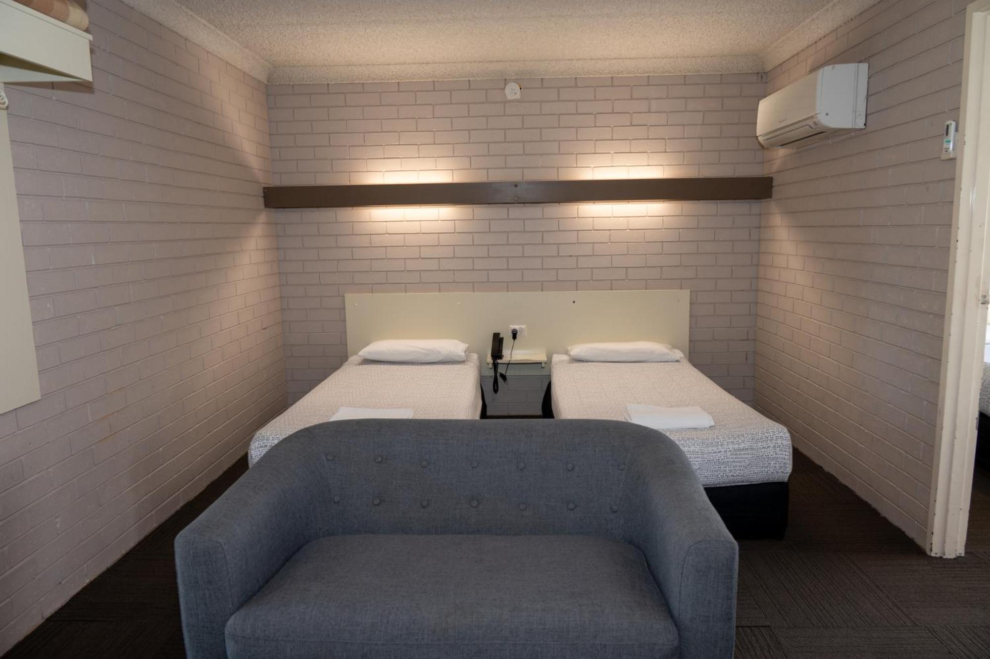 Tumut Valley Motel Pet Friendly Εξωτερικό φωτογραφία