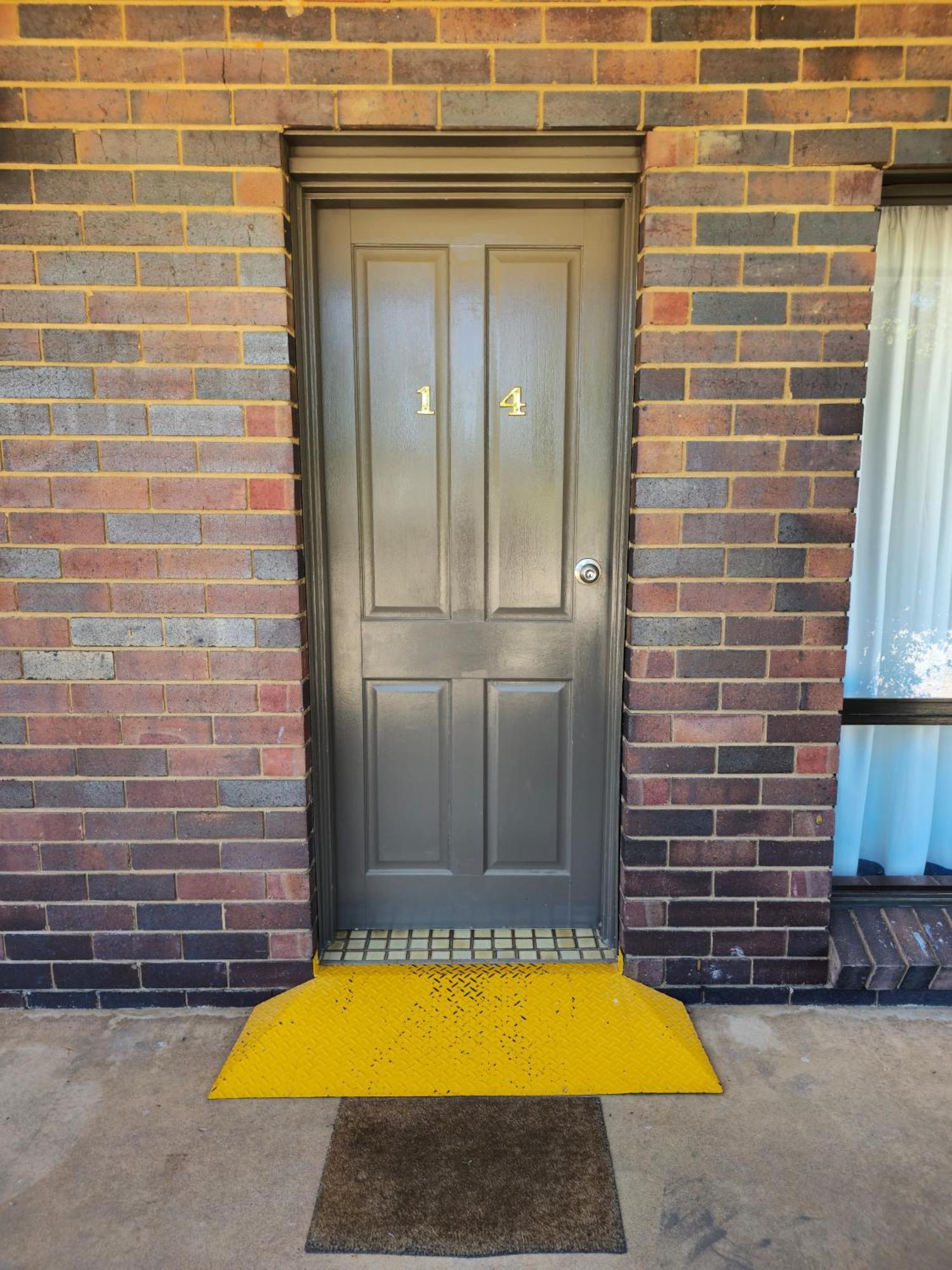 Tumut Valley Motel Pet Friendly Εξωτερικό φωτογραφία