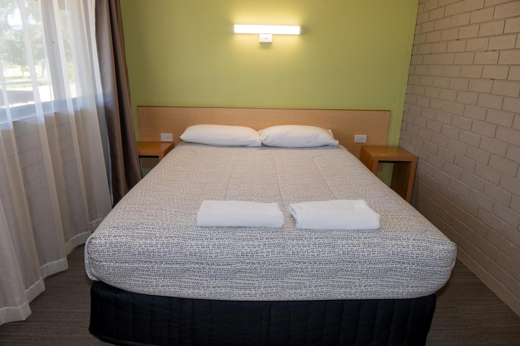 Tumut Valley Motel Pet Friendly Εξωτερικό φωτογραφία