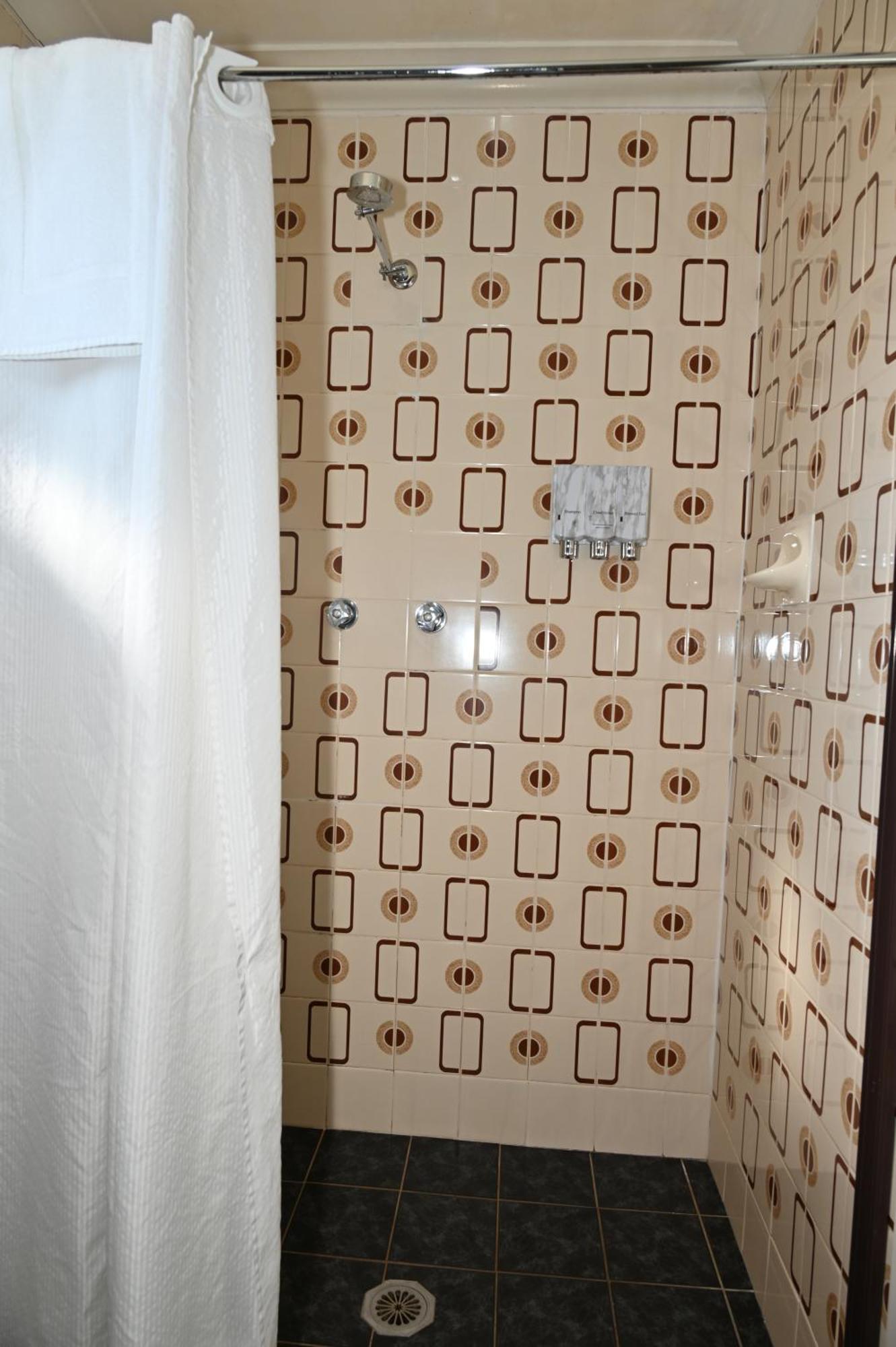 Tumut Valley Motel Pet Friendly Εξωτερικό φωτογραφία