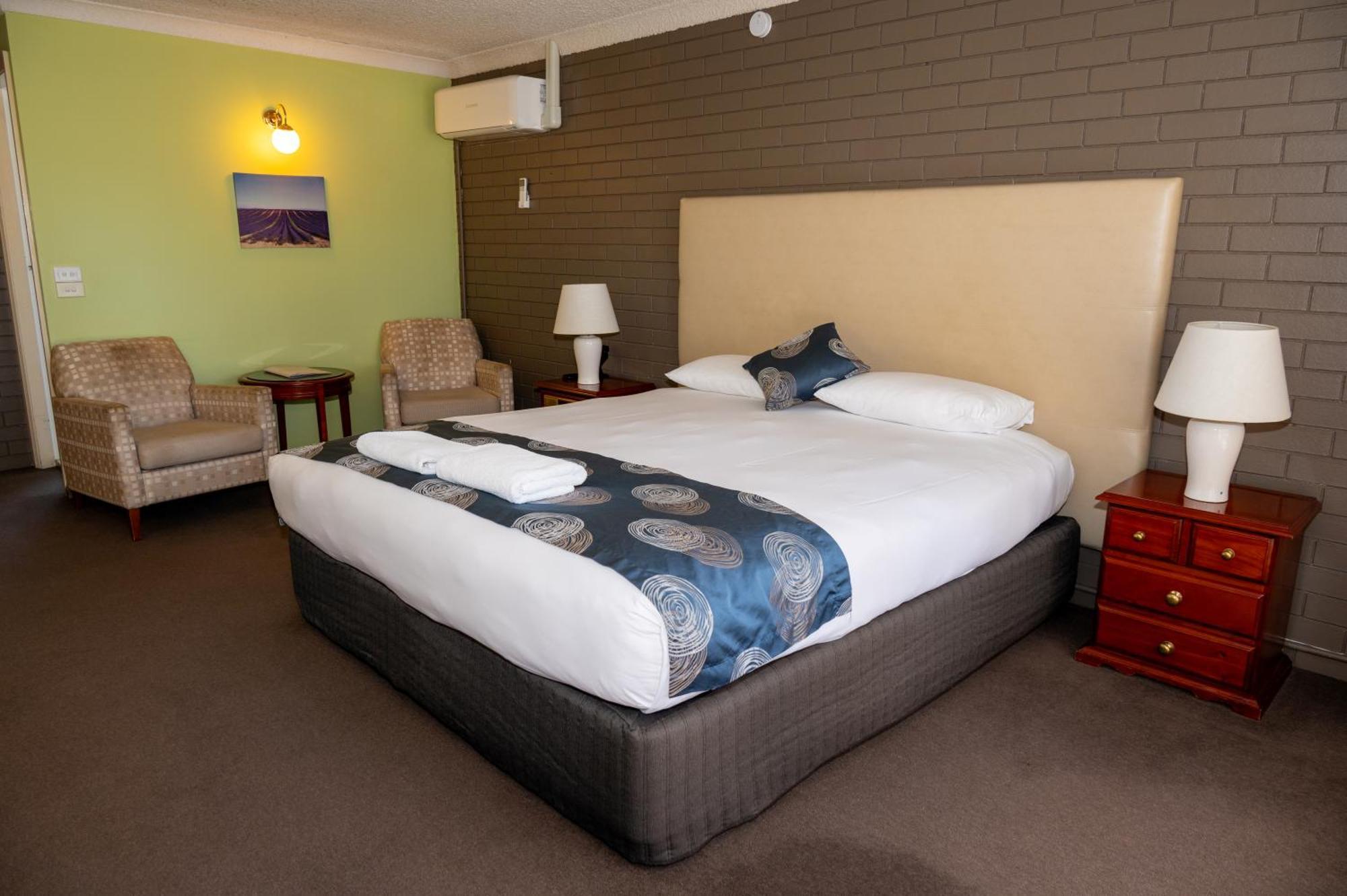 Tumut Valley Motel Pet Friendly Εξωτερικό φωτογραφία