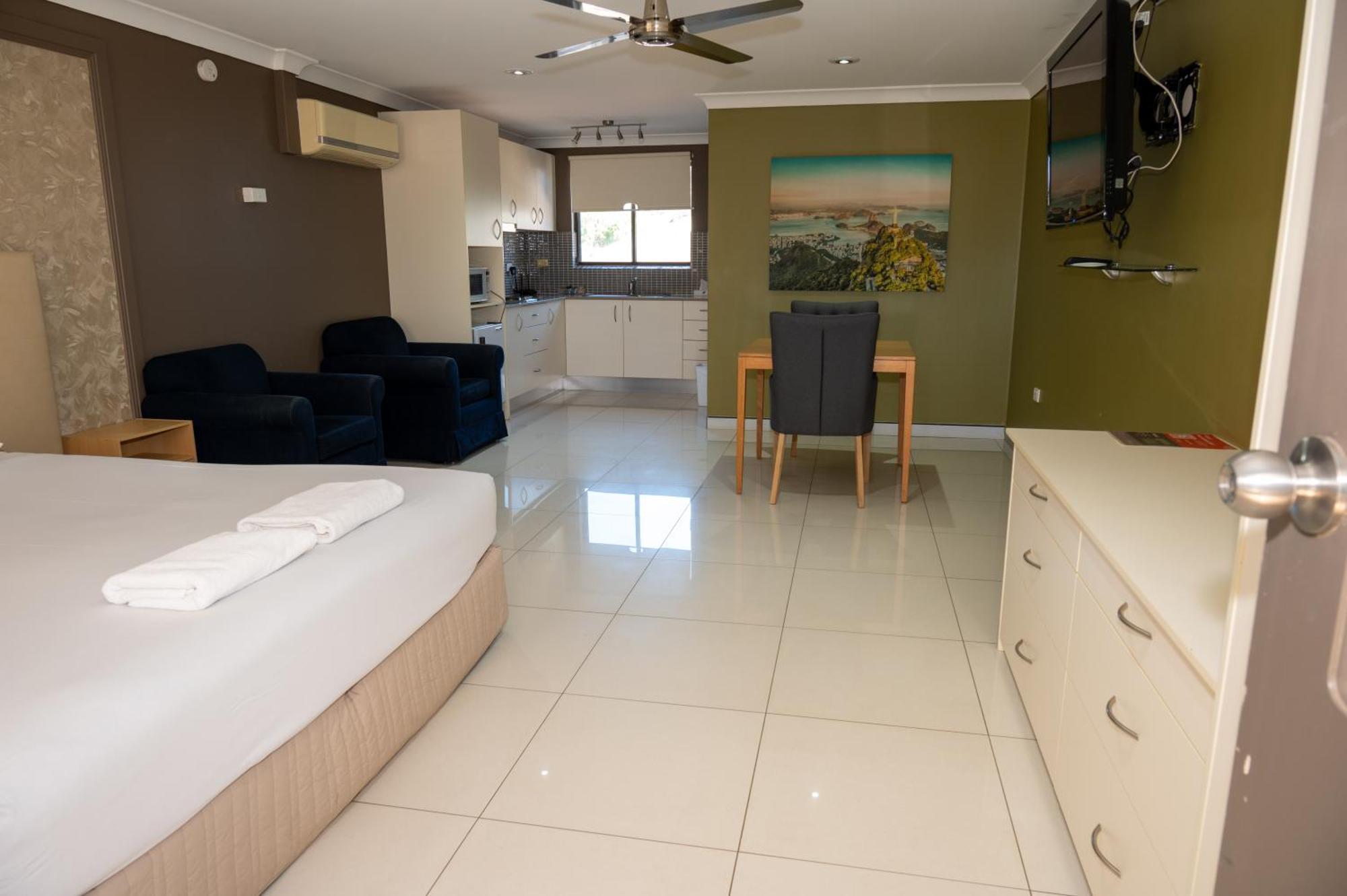 Tumut Valley Motel Pet Friendly Εξωτερικό φωτογραφία