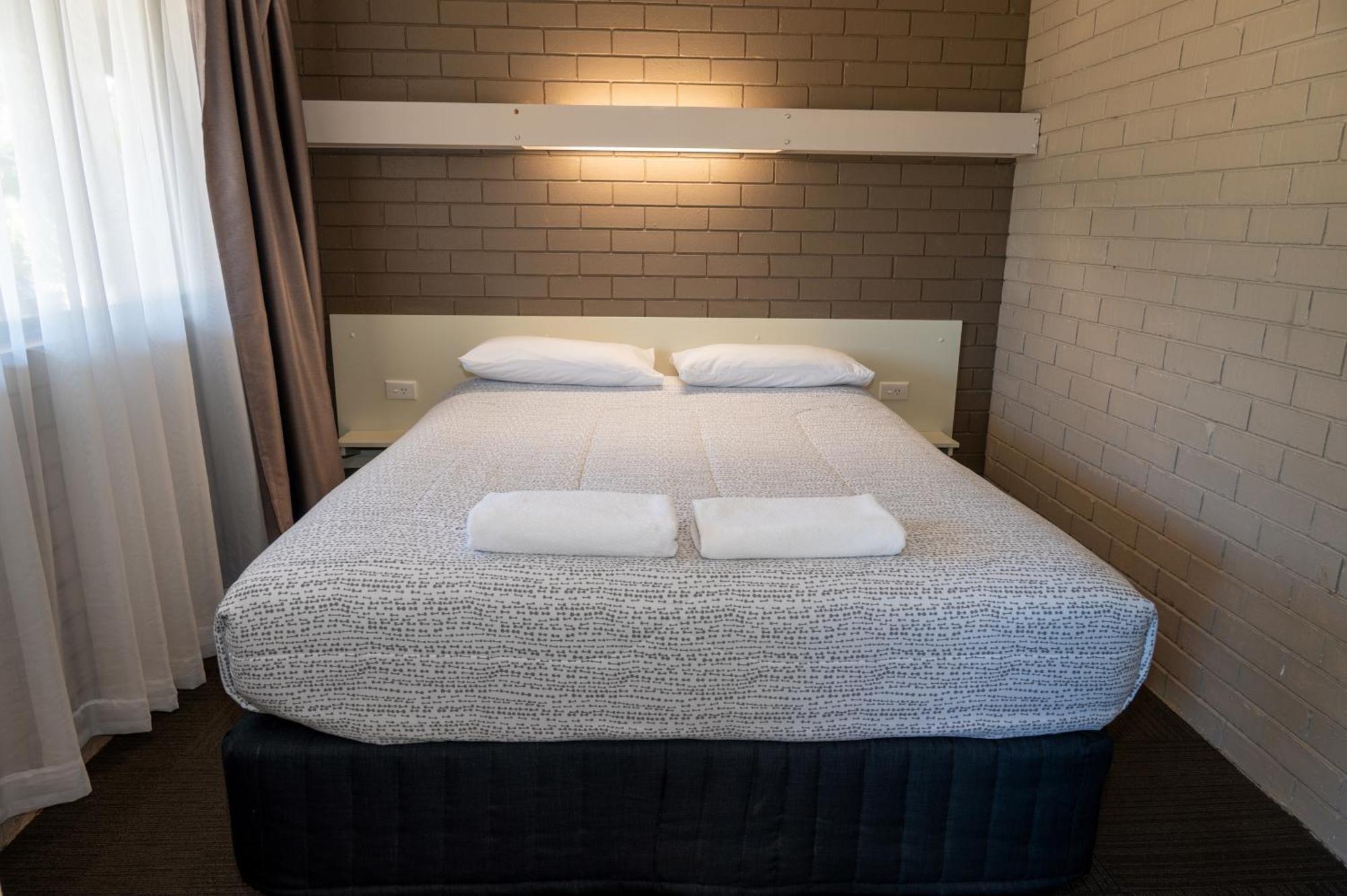 Tumut Valley Motel Pet Friendly Εξωτερικό φωτογραφία