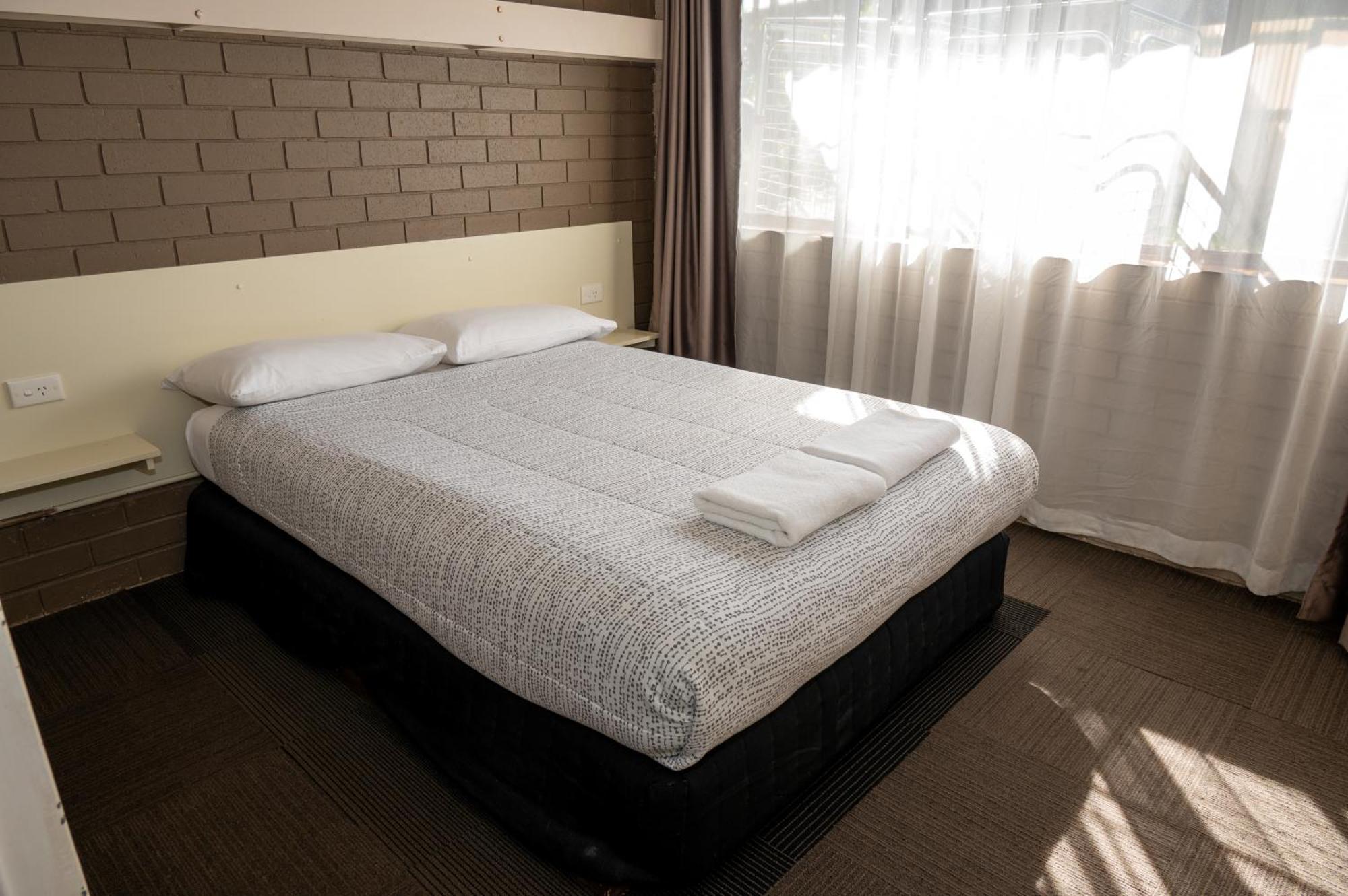 Tumut Valley Motel Pet Friendly Εξωτερικό φωτογραφία