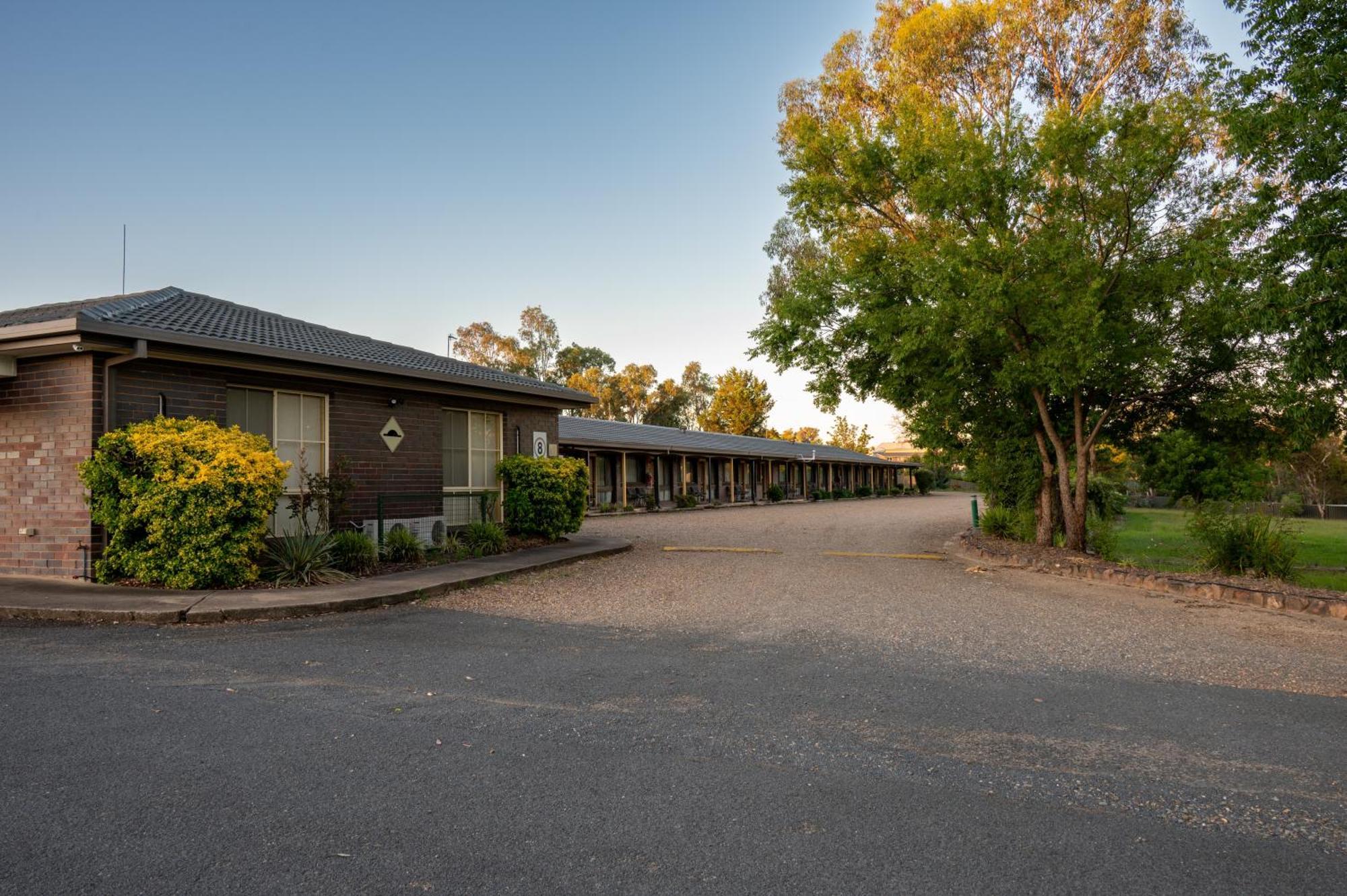 Tumut Valley Motel Pet Friendly Εξωτερικό φωτογραφία