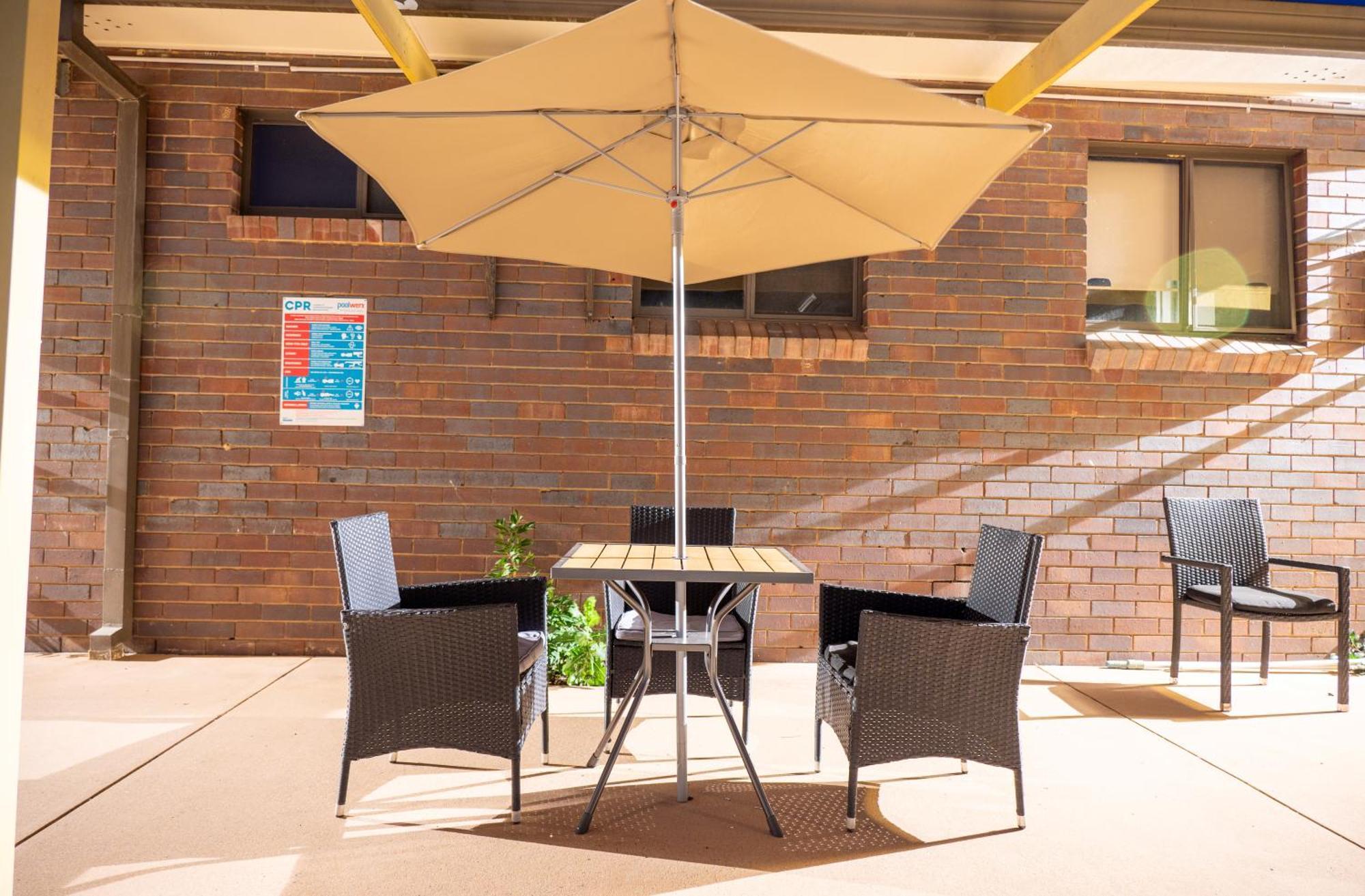 Tumut Valley Motel Pet Friendly Εξωτερικό φωτογραφία