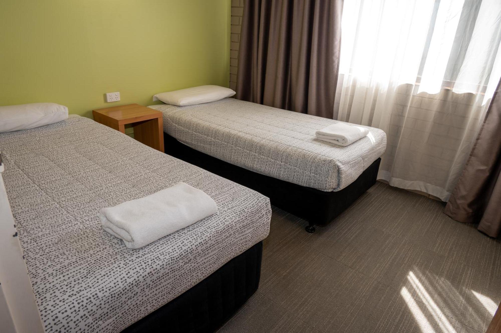 Tumut Valley Motel Pet Friendly Εξωτερικό φωτογραφία