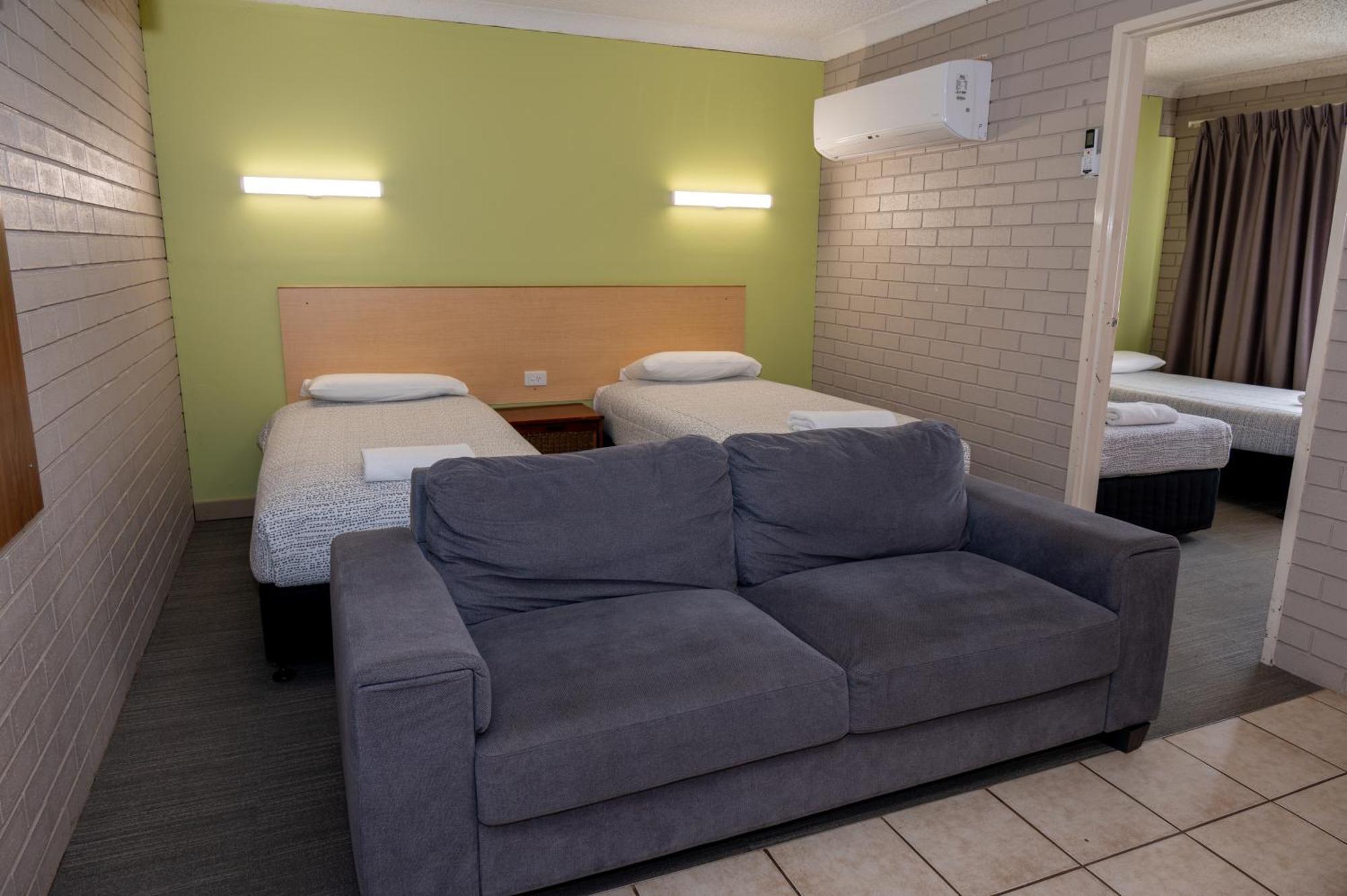 Tumut Valley Motel Pet Friendly Εξωτερικό φωτογραφία