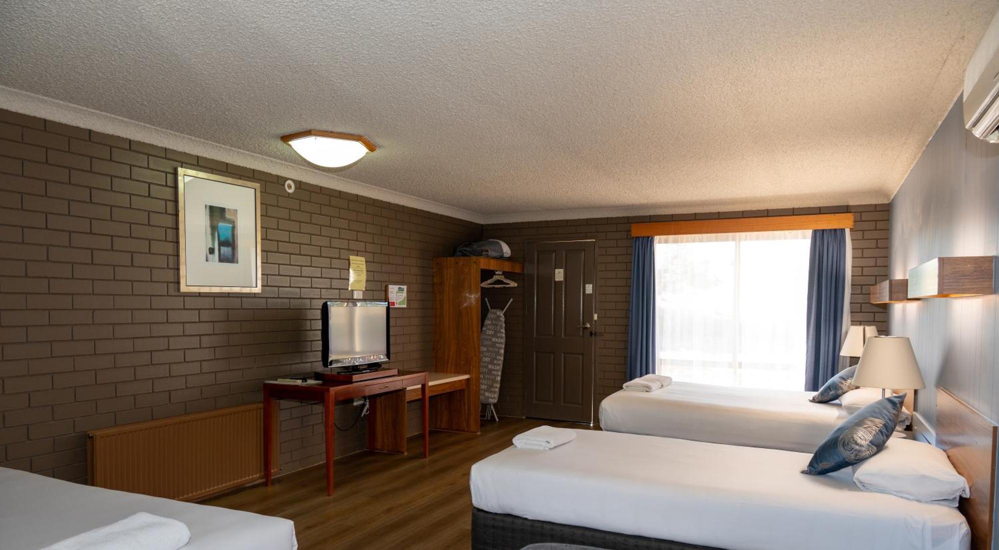 Tumut Valley Motel Pet Friendly Εξωτερικό φωτογραφία