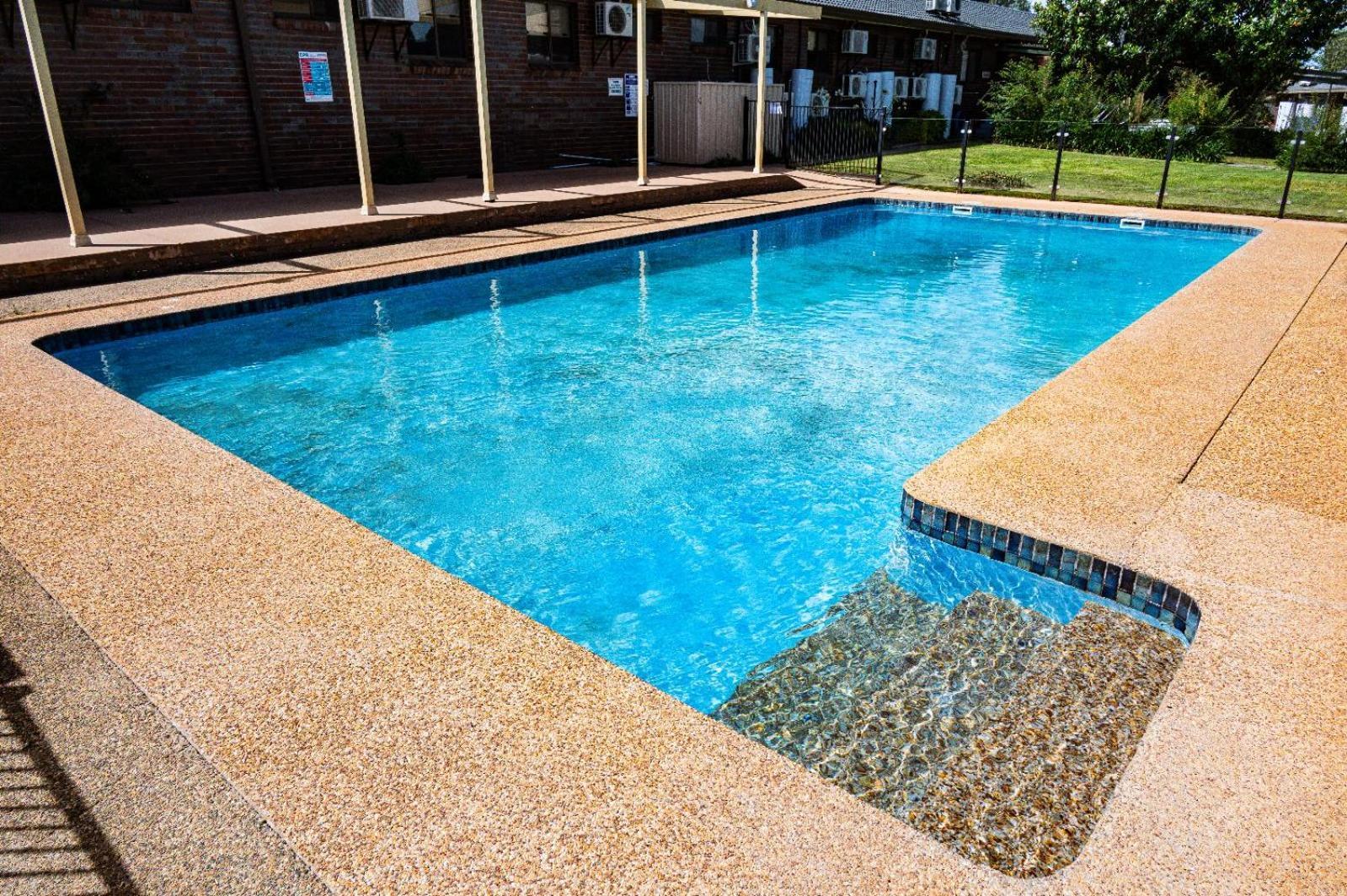 Tumut Valley Motel Pet Friendly Εξωτερικό φωτογραφία