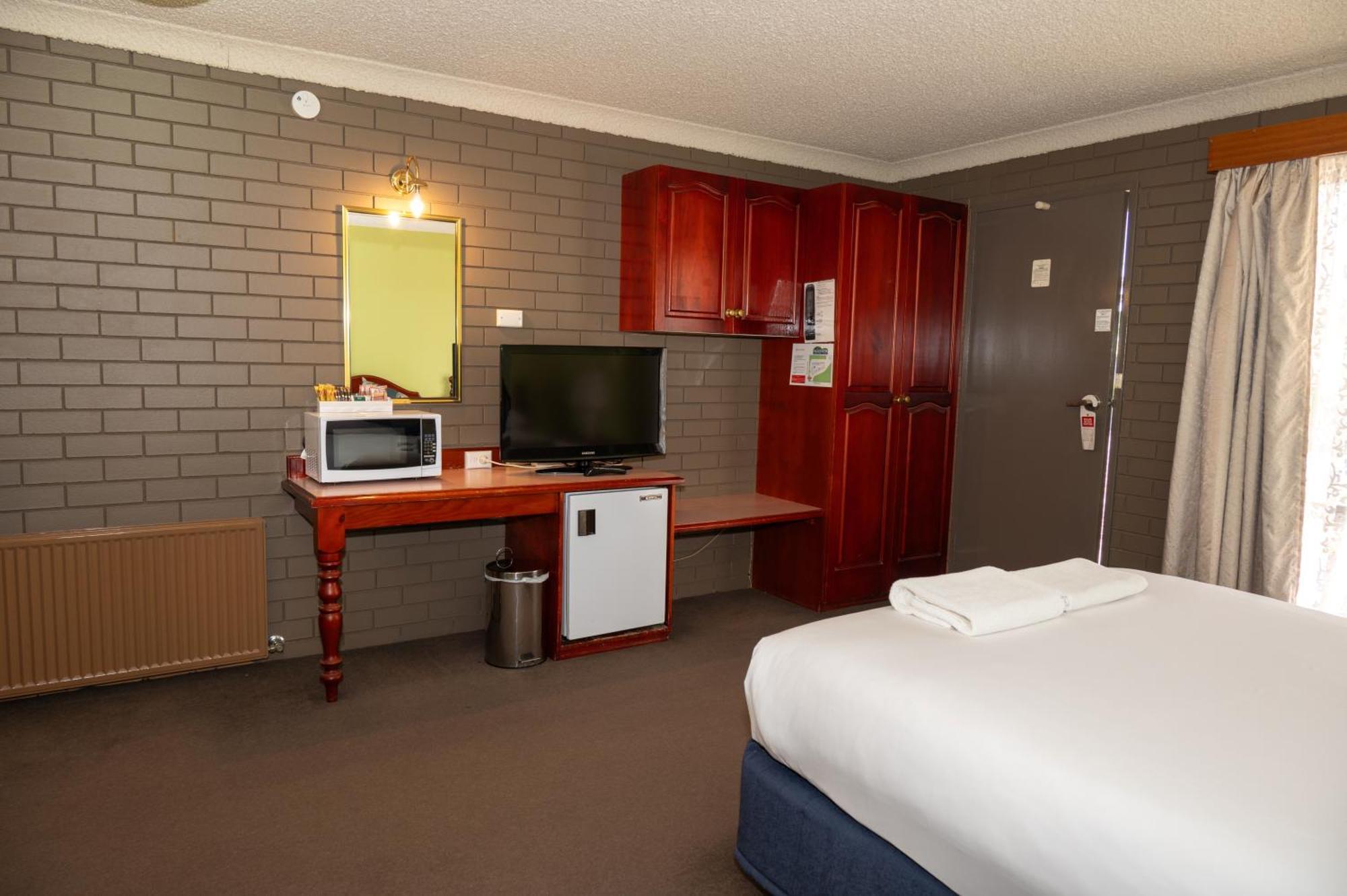Tumut Valley Motel Pet Friendly Εξωτερικό φωτογραφία