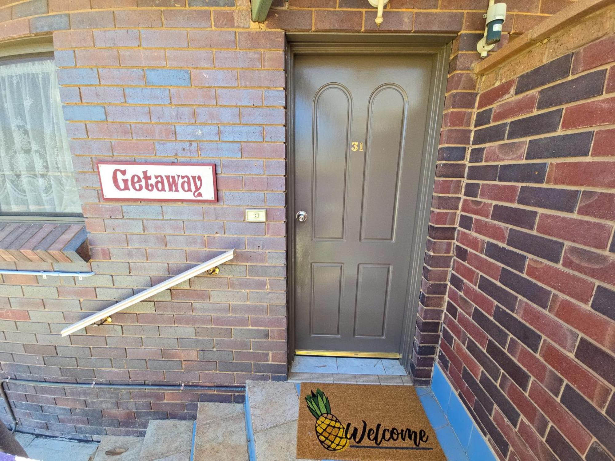 Tumut Valley Motel Pet Friendly Εξωτερικό φωτογραφία