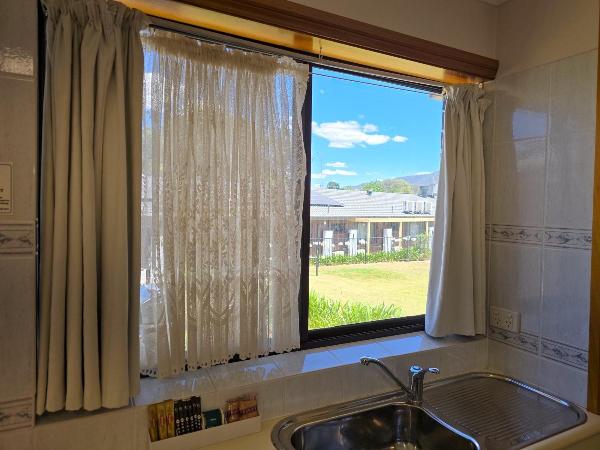 Tumut Valley Motel Pet Friendly Εξωτερικό φωτογραφία