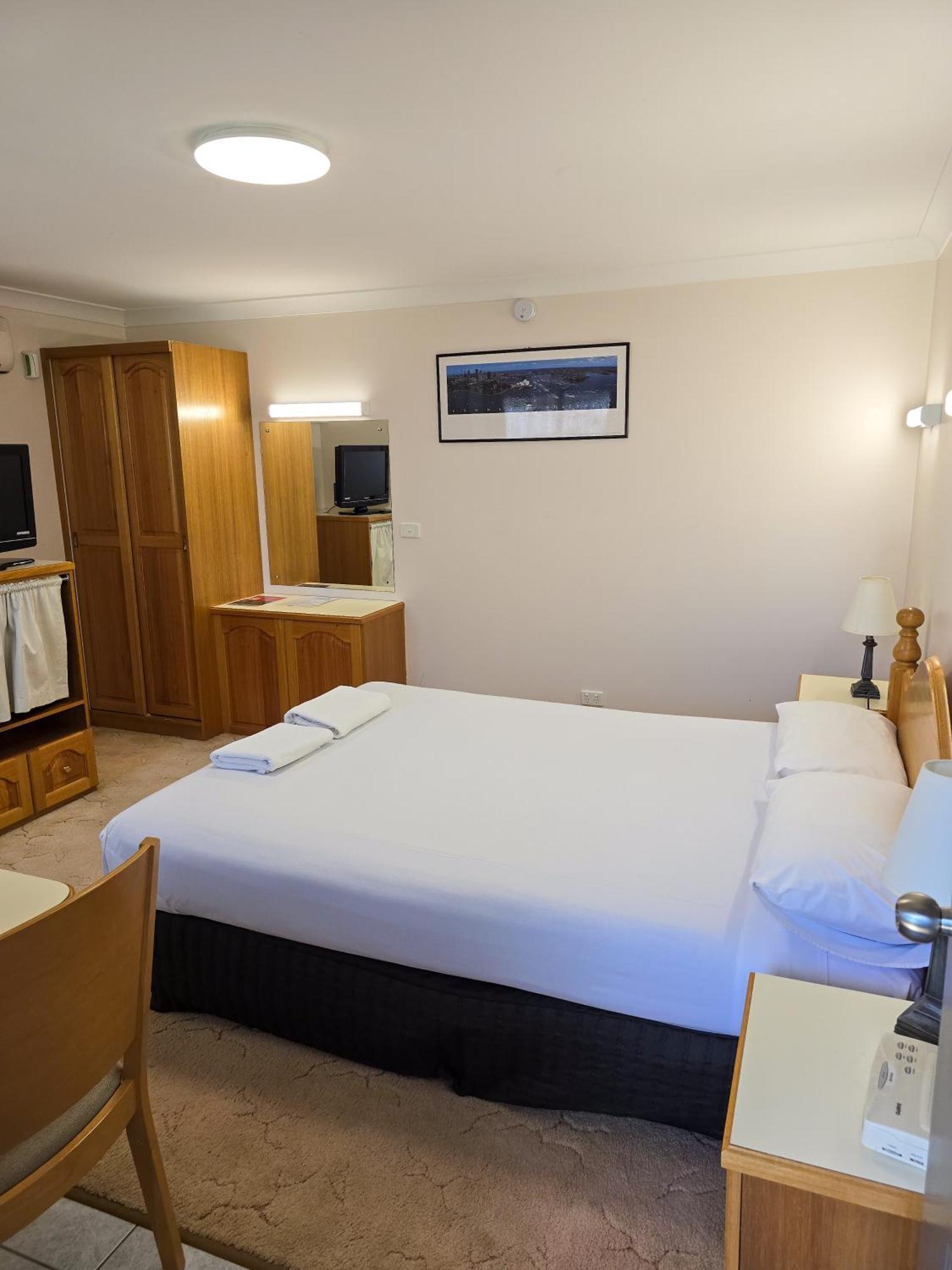 Tumut Valley Motel Pet Friendly Εξωτερικό φωτογραφία
